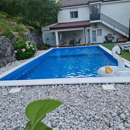 Pool Lägenhet *