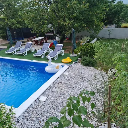 Pool Lägenhet